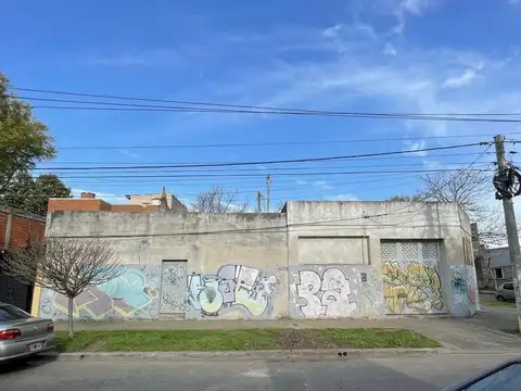 VENTA MUY BUEN DEPOSITO DE 230M2 ZONA INDUSTRIAL EN VILLA BALLESTER A 700METROS DE ALCORTA