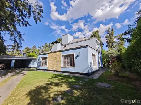 Casa en venta con cochera en Moreno