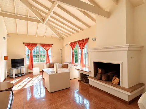 Casa en Venta con 2 cocheras