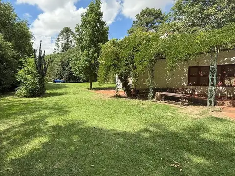 Casa Venta en Oliveros con amplio parque y pileta