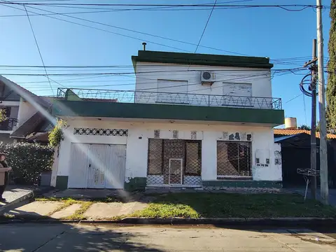 Terreno con construcción (Local y departamentos)