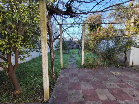 Terreno con construcción (Local y departamentos)