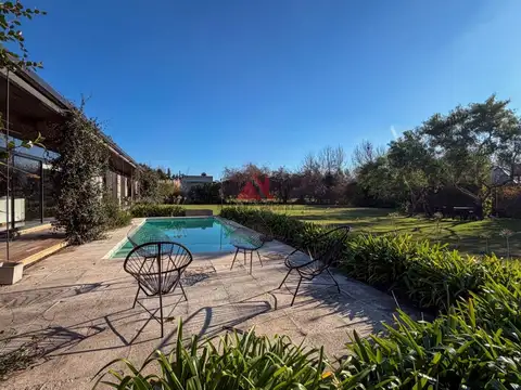 Casa 5 ambientes con 4 baños