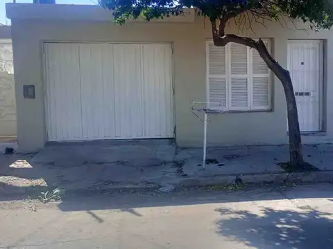 VENTA CASA 2 DORMITORIOS COCHERA B° LOS PARAISOS