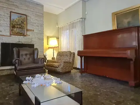 Casa 5 ambientes con 3 baños