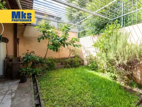 Venta. Casa 4 ambientes. Patio y Jardin.