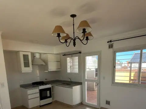 Departamento PH 2 amb. con terraza propia - Larrea y Catamarca