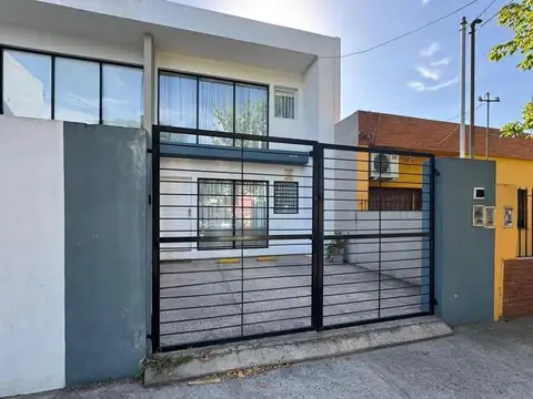 HERMOSO DUPLEX A LA VENTA EN MERLO CENTRO