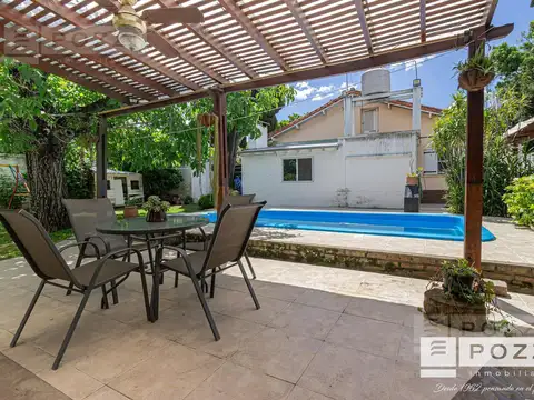 Casa en Venta con 2 cocheras