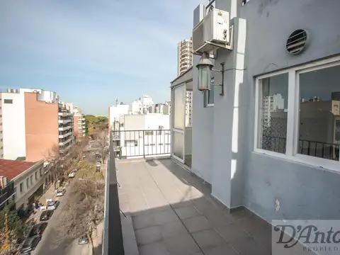 Monoambiente en venta dividido con balcón y patio en Parque Chacabuco
