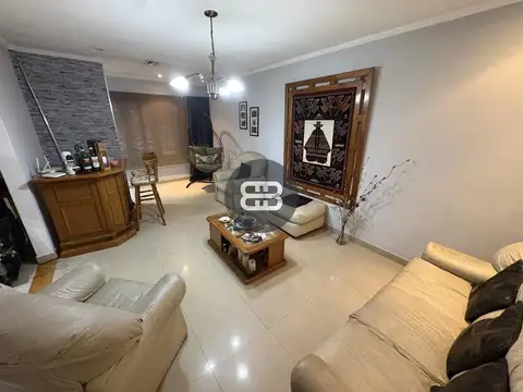 Casa en Venta con 5 cocheras