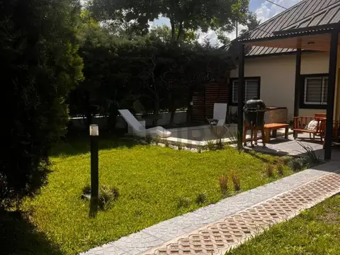 OPORTUNIDAD EN FISHERTON, VENTA CASA 3 DORMITORIOS, PISCINA, JARIN