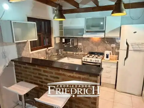 Casa 4 ambientes con 2 baños
