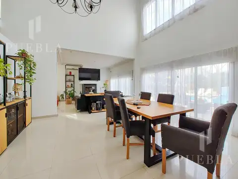 Casa 5 ambientes con 3 baños