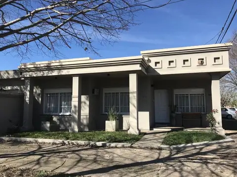 Casa Venta/Permuta 3 dormitorios Villa Mugueta.