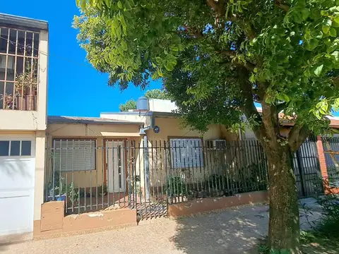 Casa en Santo Tomé de 3/4 dormitorios con cochera y quincho