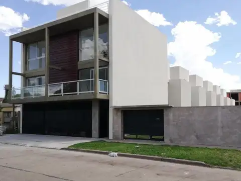 Belgrano 2531 U16  - VENTA Departamento Dúplex 2 Dormitorios con Cochera