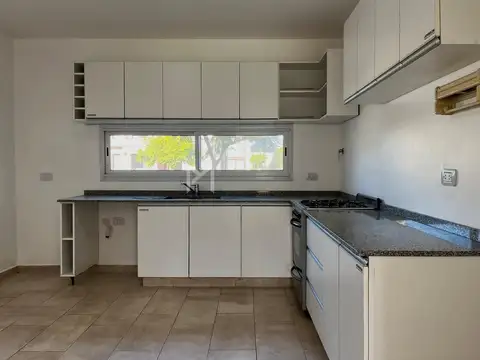 Casa 5 ambientes con 3 baños