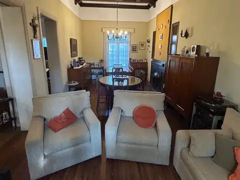 Casa 6 ambientes con 1 baño