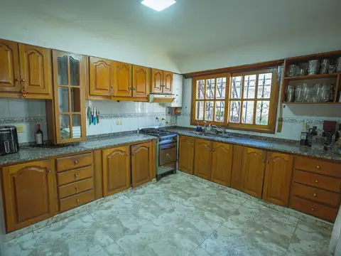 Casa 5 ambientes con 2 baños