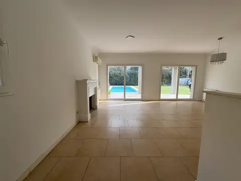 Casa en Alquiler en Pilar Del Este, USD 1.200