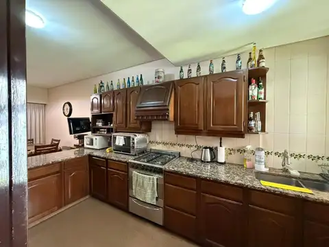 Casa 4 ambientes con 3 baños