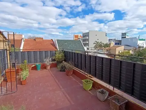 PH-CASA Venta 4 ambientes Liniers Entrada Independiente Quincho Parrilla Terraza Garaje