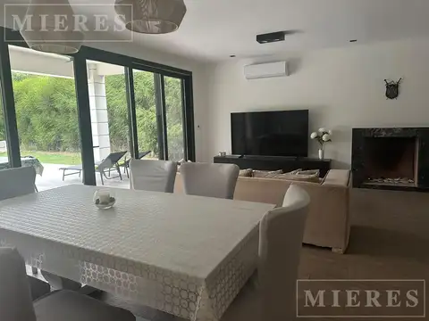 Casa 6 ambientes con 4 baños