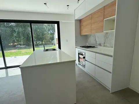 Casa en Venta con 1 cochera