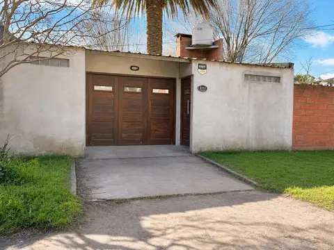 VENTA  3 VIVIENDAS SOBRE DOS LOTES– PILETA – GRAN PARQUE