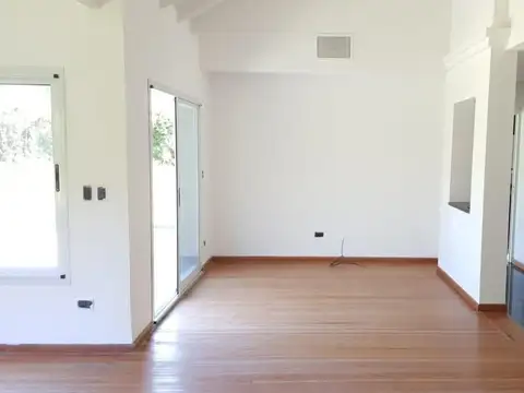 Casa 5 ambientes con 4 baños