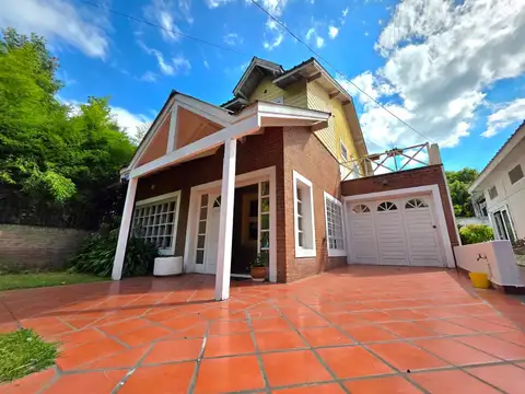 Venta Casa parque y piscina Barrio La Florida