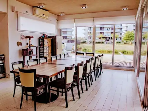 Casa 6 ambientes con 5 baños