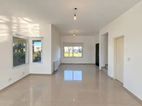 Casa en Alquiler de 3 dormitorios