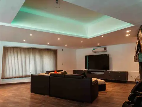 Casa 10 ambientes con 3 baños