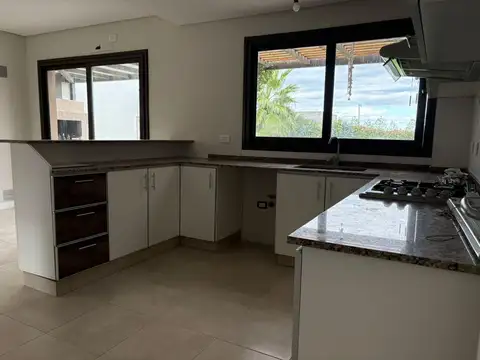 Casa en Venta al Oeste
