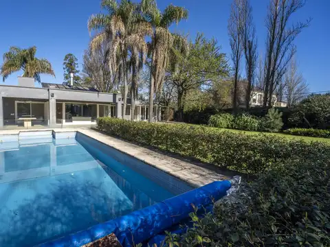 CASA EN VENTA EN TORTUGAS COUNTRY CLUB DE 4 AMB CON GRAN LOTE