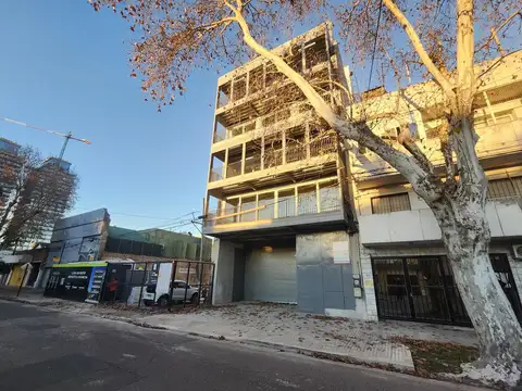 Oficina 18 ambientes con 17 baños