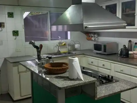 Casa 7 ambientes con 5 baños