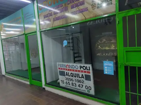 Local céntrico en galería colonial 