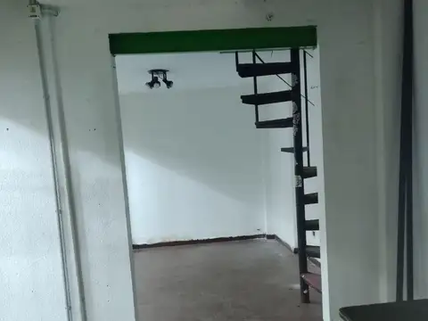 Local céntrico en galería colonial 