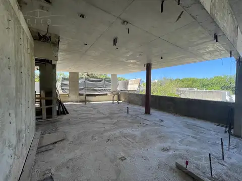 J. Newbery al 3700 UF 2 E