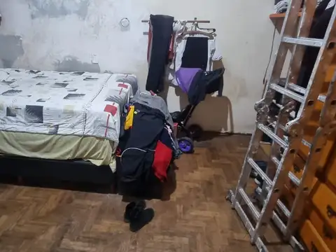 EN VENTA EN EL PALOMAR CASA DE 4 AMB.  SOBRE LOTE DE 440M2; JARDIN AL FRENTE; TRES - FICHA 10004