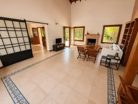 Casa en Alquiler con 1 cochera