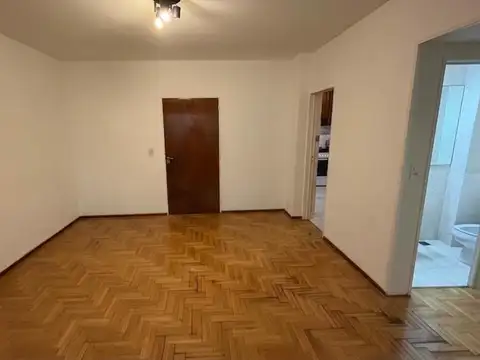 Julián Álvarez 2500, Piso 1