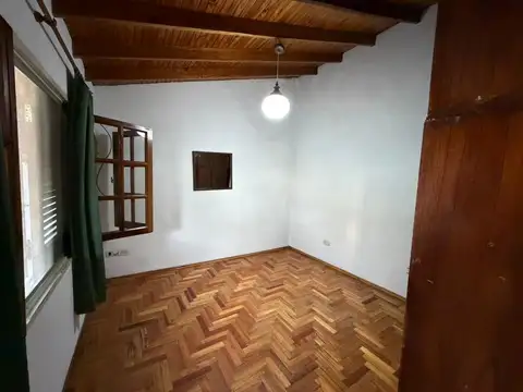 Casa en Alquiler con 2 cocheras