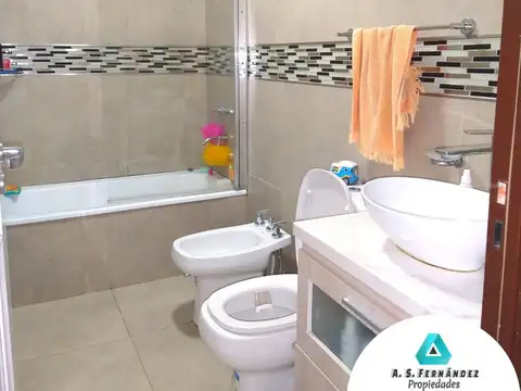 Casa 4 ambientes con 3 baños
