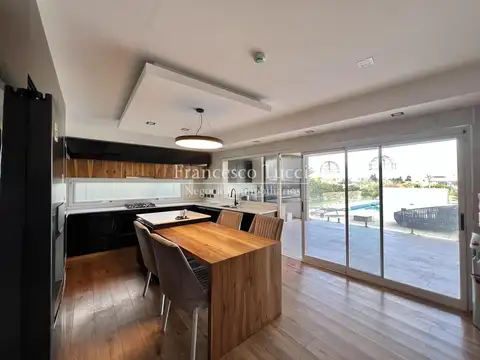 Casa 5 ambientes con 3 baños