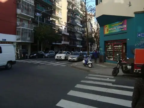 Excelente edificio comercial con deposito 450m2