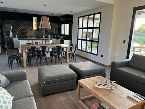 Casa 5 ambientes con 4 baños